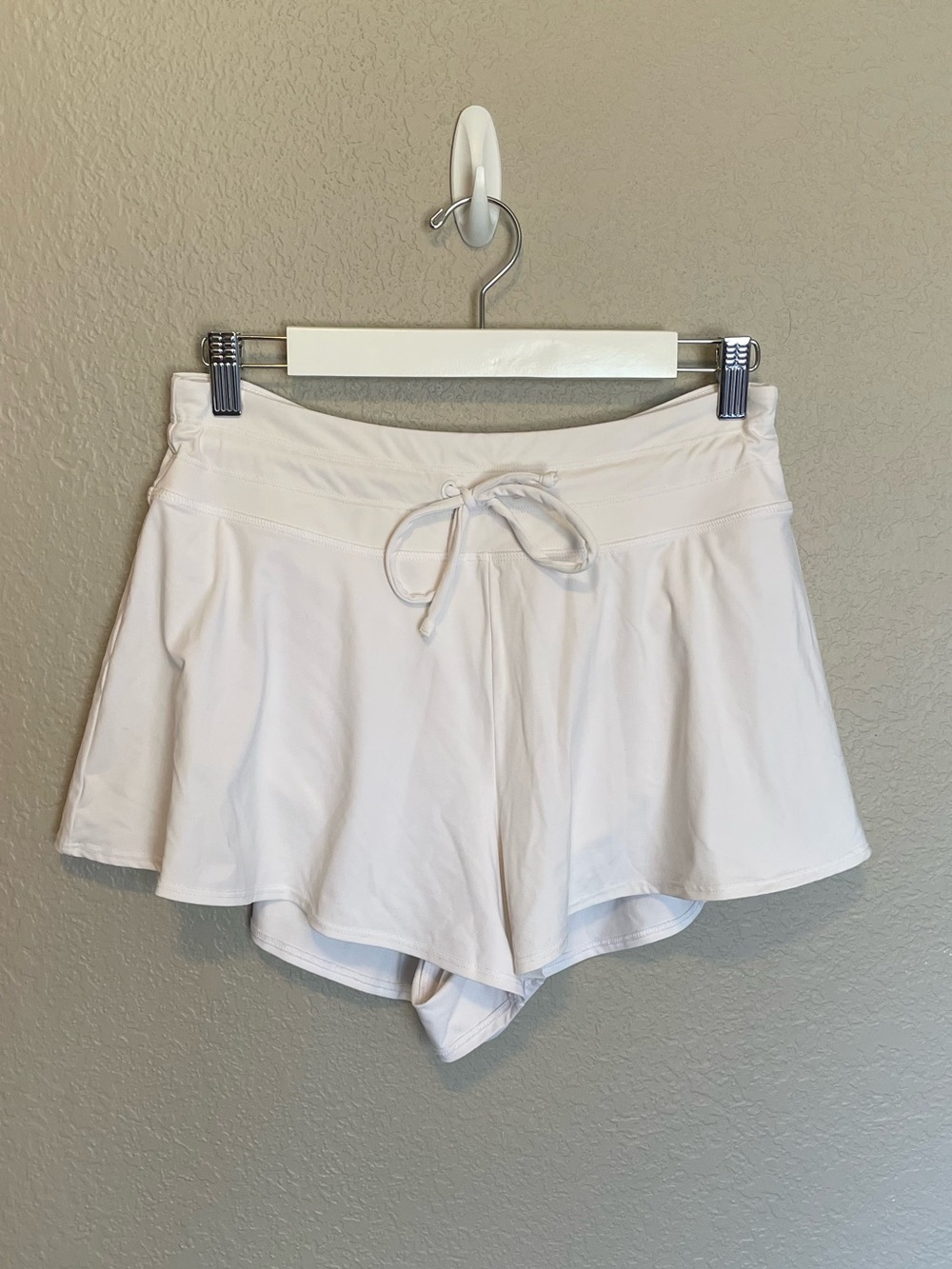 Crz Yoga white flowy shorts